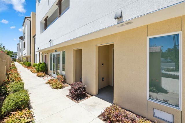 Building Photo - 3189 Doheny Way