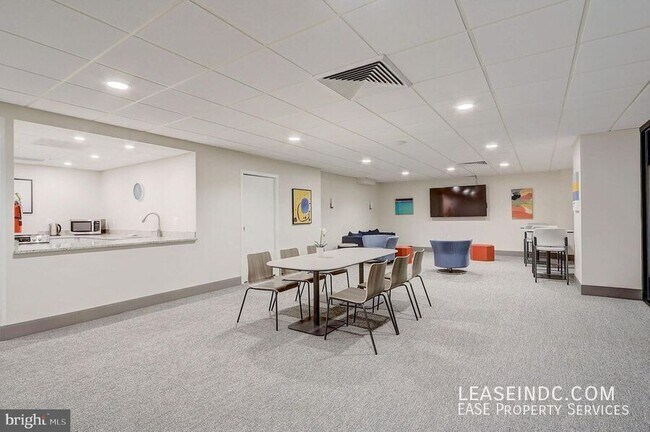 Building Photo - 1099 22nd St NW