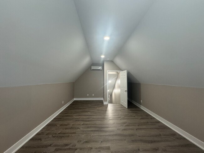 Building Photo - 2002 Pln Fld Dr