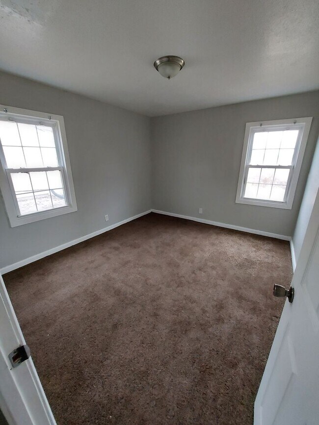 Building Photo - 610 St Monica Dr