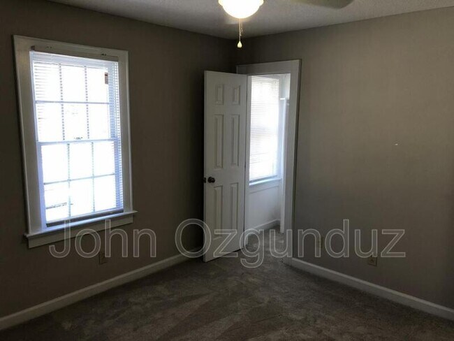 Building Photo - 2809 Broadlands Dr