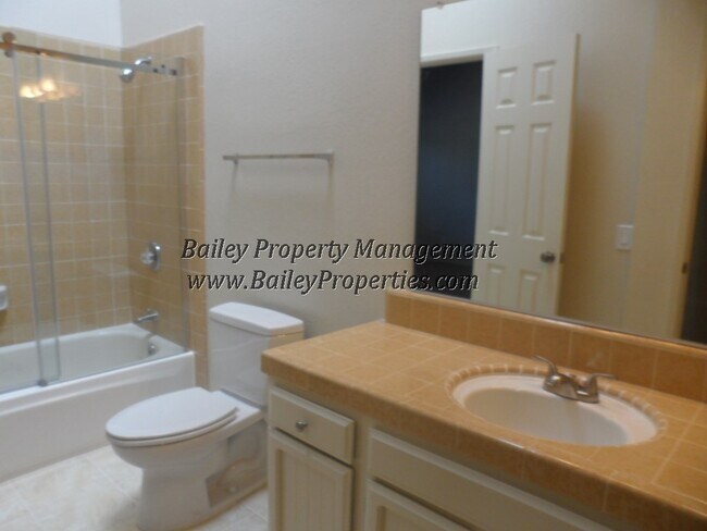 Building Photo - Gorgeous Seascape Townhouse