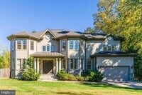 Building Photo - 829 Golden Arrow St