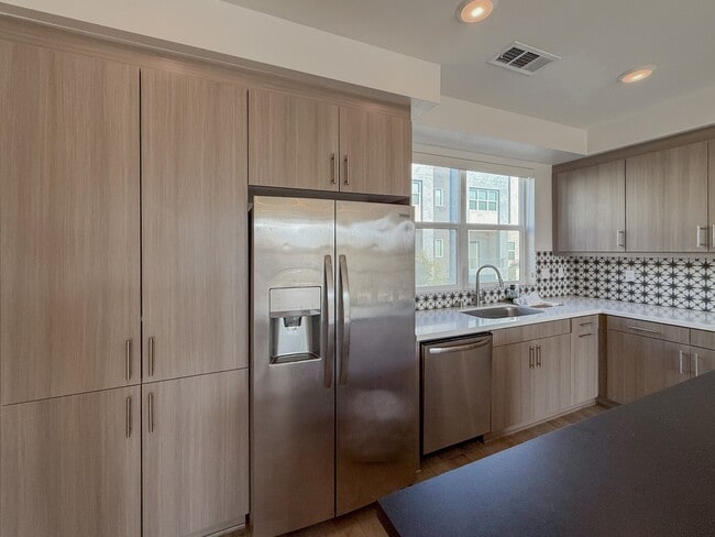 Building Photo - 10482 San Diego Mission Rd