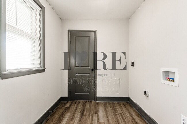 Building Photo - 158 Dakota Ave