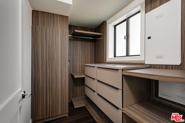 Building Photo - 1211 9th St