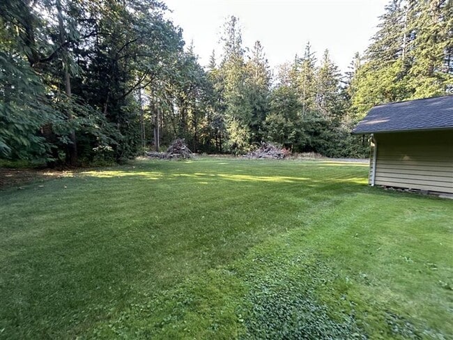 Building Photo - Three Bedroom House for Rent with Large Yard