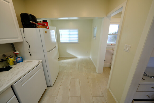 Breakfast area & a pantry - 227 1/2 E Victoria St