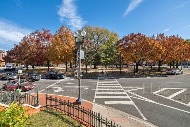 Building Photo - 4 Logan Cir NW