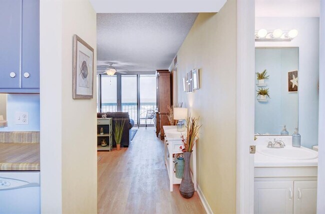 Building Photo - 9940 S Ocean Dr