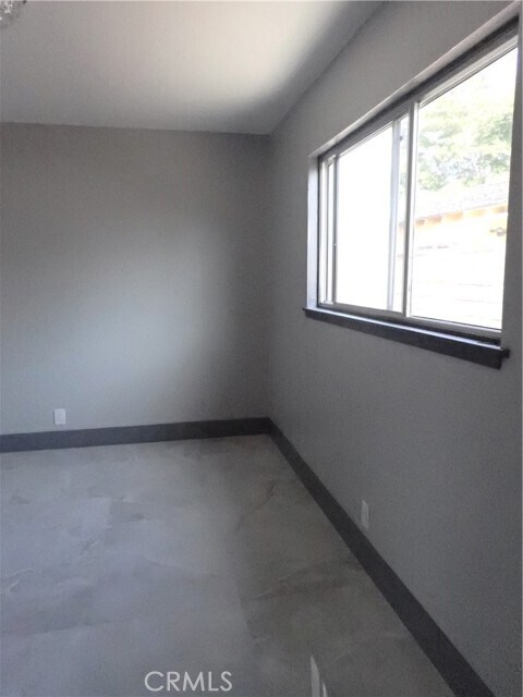 Building Photo - 16561 Monroe Ln