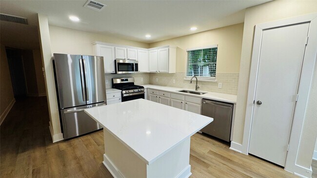 Building Photo - 21090 Alden's Oak