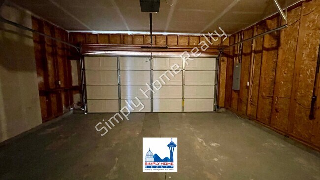 Building Photo - Welcome home to this charming 3 bedroom, 2 bathroom home in the heart of Yelm!