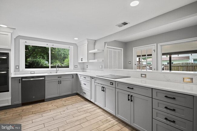 Building Photo - 511 Avondale Dr