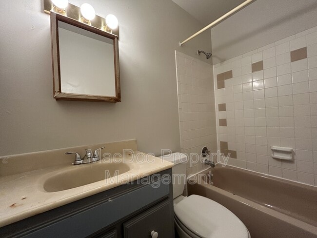 Building Photo - 2538 Sedgewick Pl