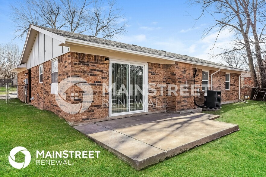 Building Photo - 908 N 5th St