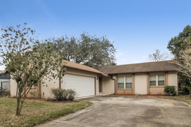 Building Photo - 13900 Lena St