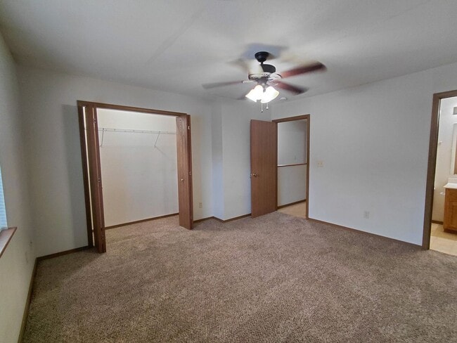 Building Photo - 24910 Scenic Dr