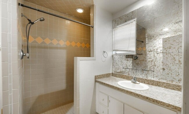 Building Photo - 1710 Betty Cir