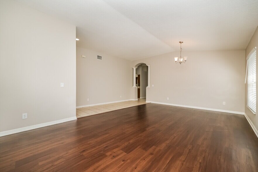 Building Photo - 9732 White Barn Way