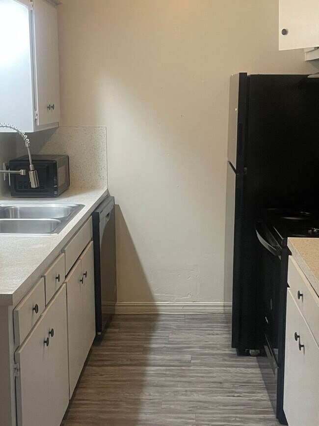 Building Photo - 5116 S Delaware Pl