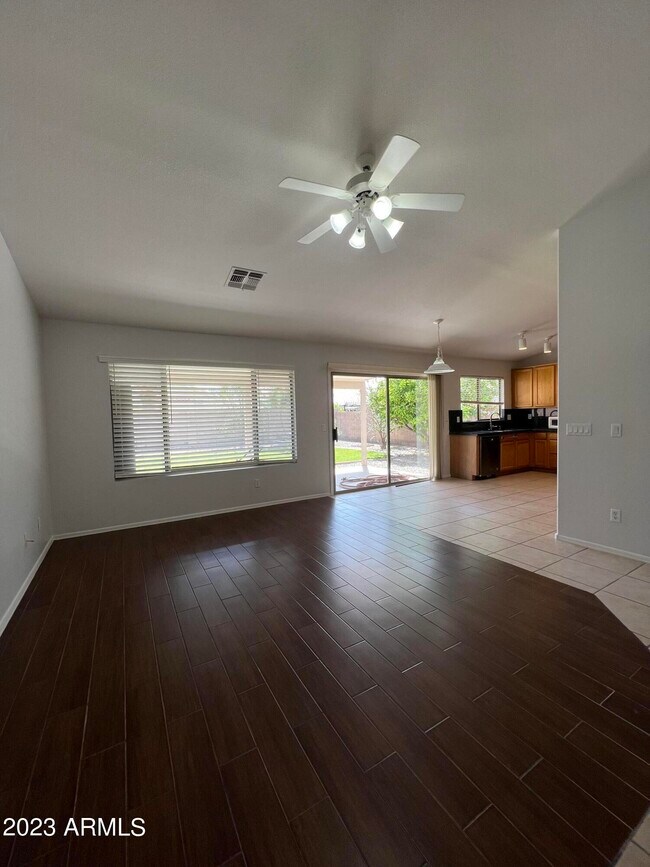 Building Photo - 1171 W Goldfinch Way