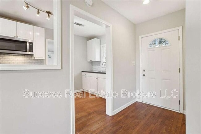 Building Photo - 1840 Camellia Dr