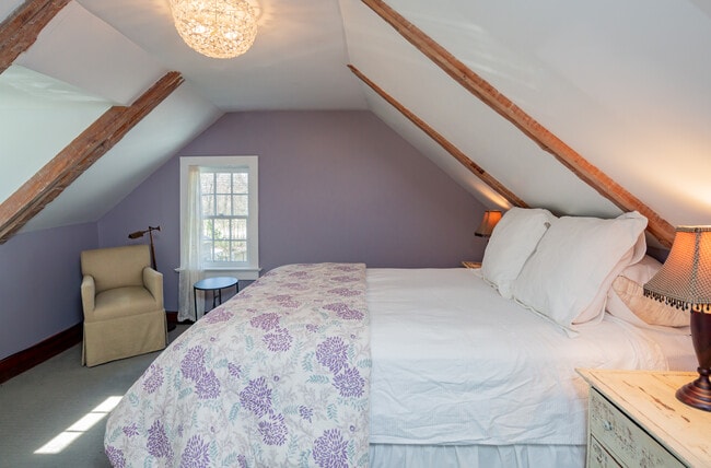 Building Photo - 134 Three Mile Harbor Rd