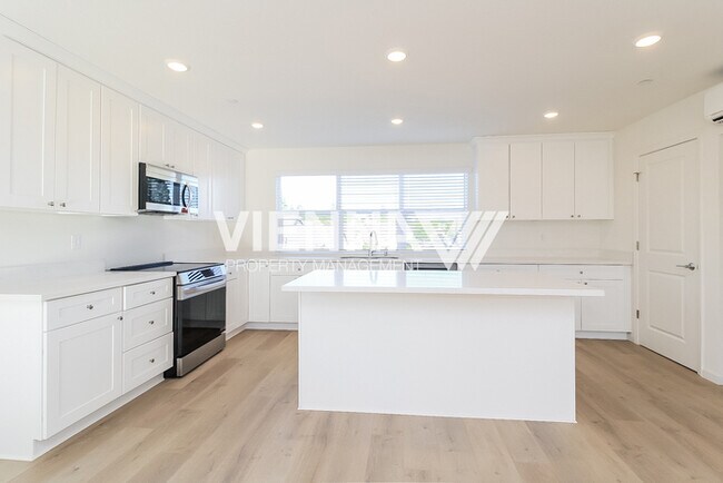 Building Photo - 7998 Quiet Knolls Dr