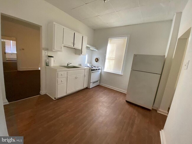 Building Photo - 320 W Somerville Ave