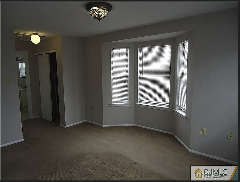 Building Photo - 3 Pembrook Ave