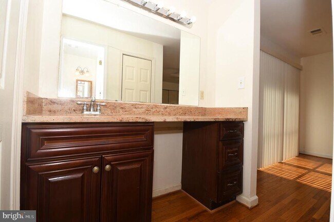 Building Photo - 8147 Inverness Ridge Rd
