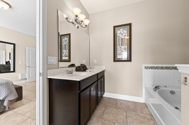 Building Photo - 4425 Acorn Ct