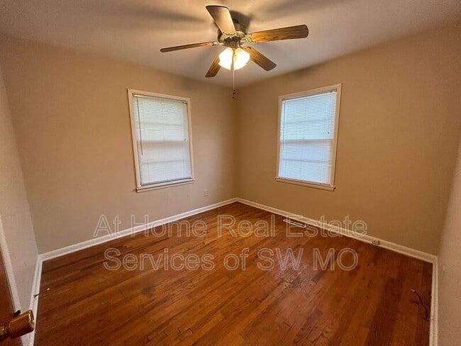 Building Photo - 306 W Lindberg St