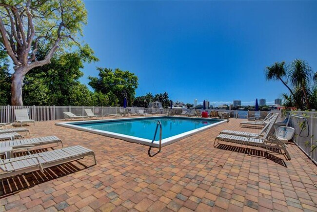 Building Photo - 740 S Federal Hwy