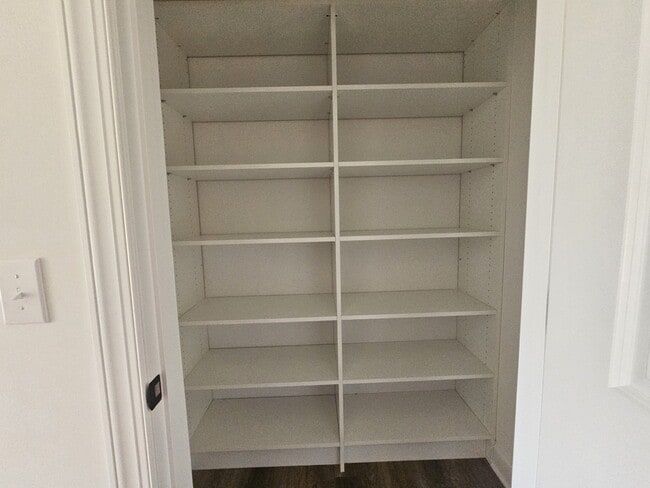 Building Photo - 201 Dale Dr