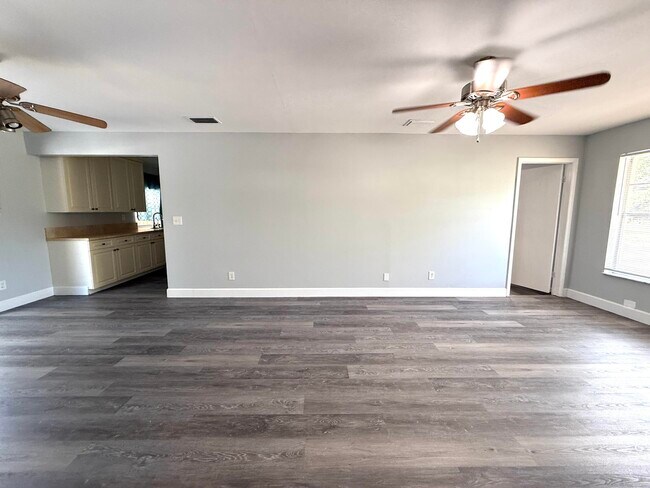 Building Photo - 16394 Pimlico Dr E