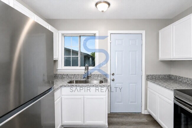 Building Photo - Limited-Time Move-In Promotion! Move in on or before May 15th and receive your choice of incentiv...