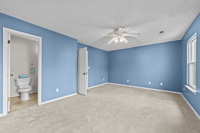 Building Photo - 802 Nottaway Dr