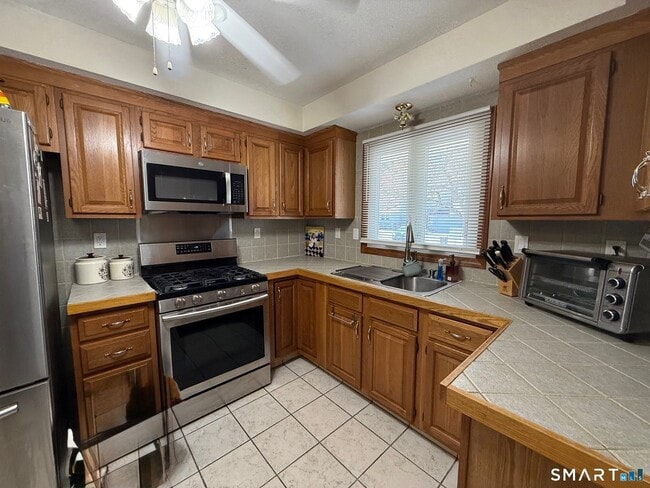 Building Photo - 14 Daniel Dr