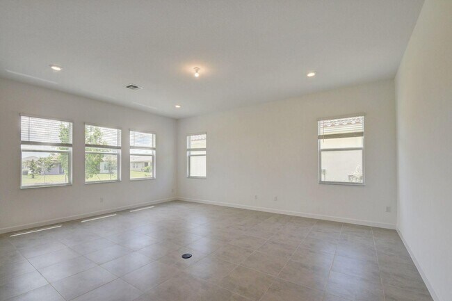 Building Photo - 1000 Sterling Pine Pl