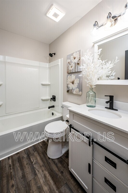 Building Photo - 554 Frayne St