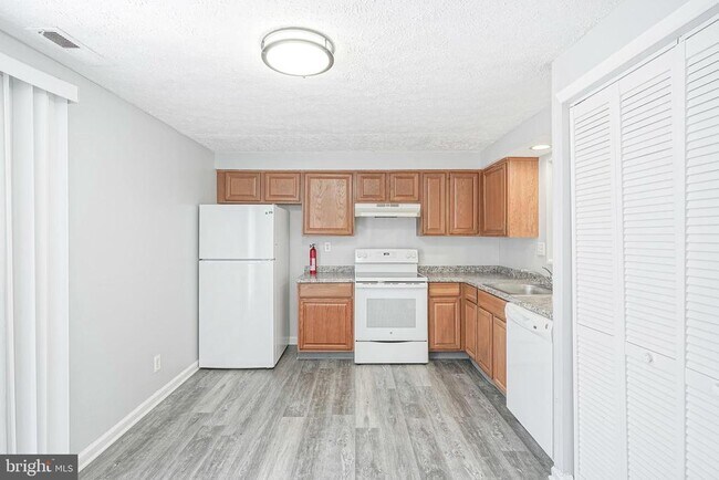 Building Photo - 53 Victoria Manor Ct