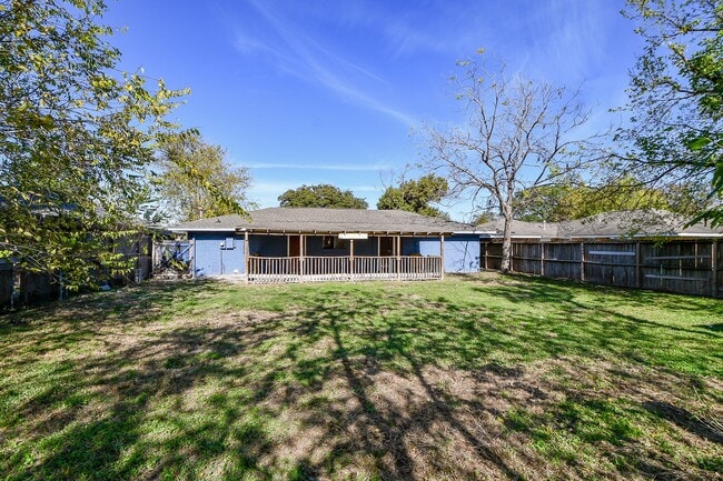Building Photo - 7619 W Gulf Bank Rd