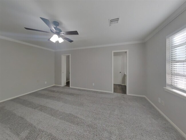 Building Photo - 5523 Foresthaven Dr