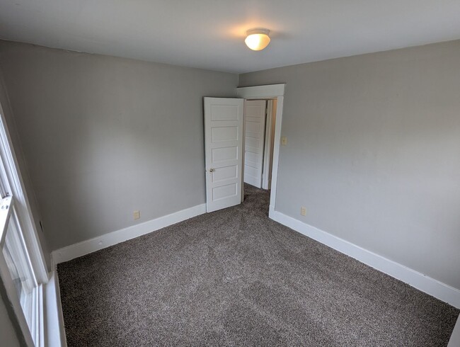 Building Photo - Spacious Colonial Home with Wood Columns a...
