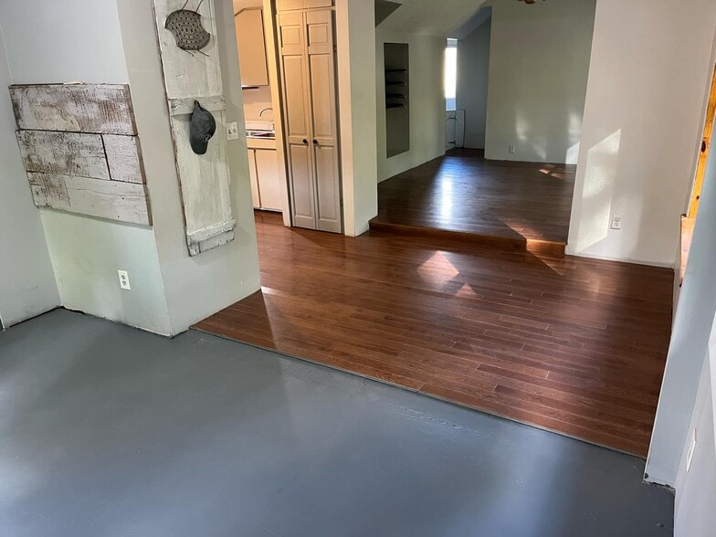 Building Photo - 9075 17 Mile Rd