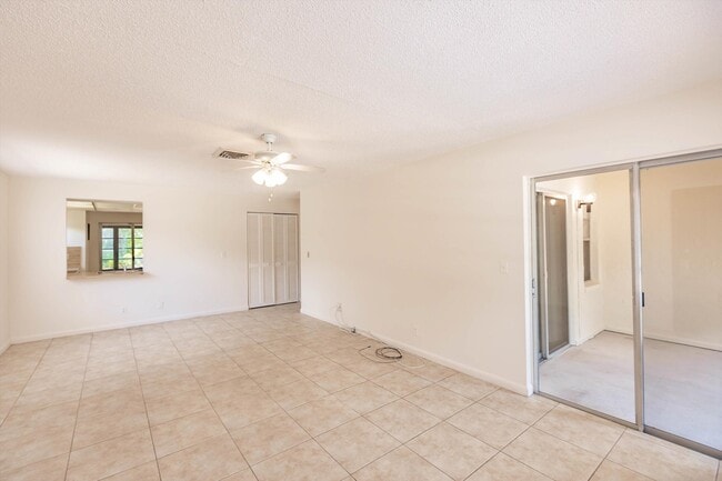 Building Photo - 5029 Rose Hill Dr