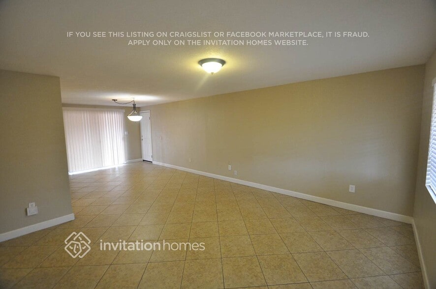 Building Photo - 3643 E Surrey Ave