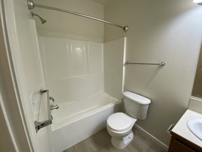 Building Photo - 660 Callahan Dr